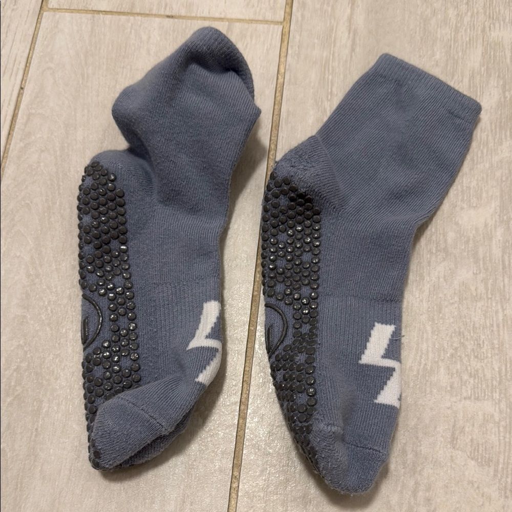 Move active grip socks. Blue with lightening bolt